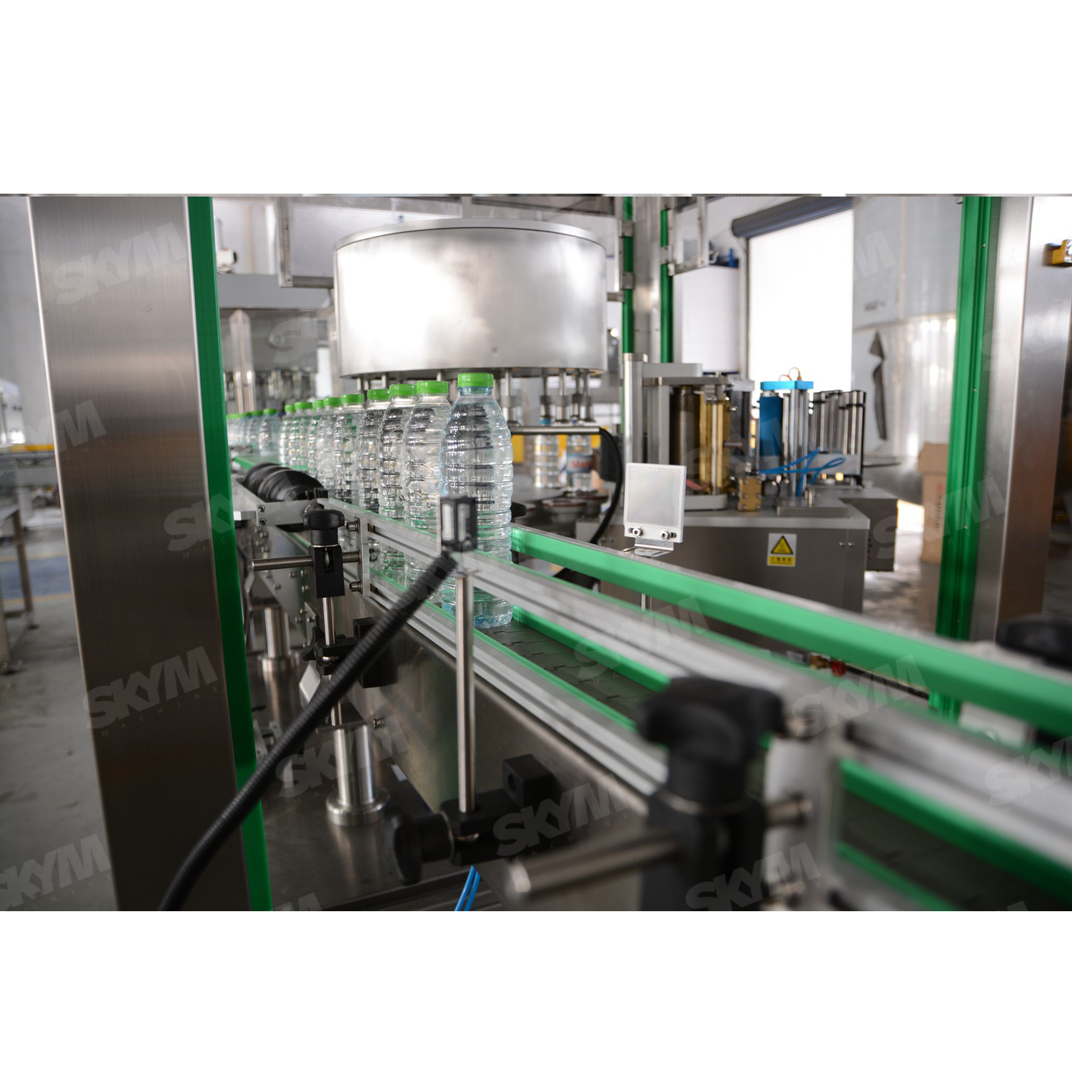 industrial labeling machine